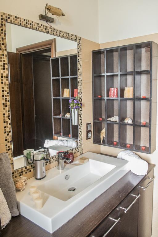 House Veggera - Private Swimming Pool Guest House Pombia Ngoại thất bức ảnh
